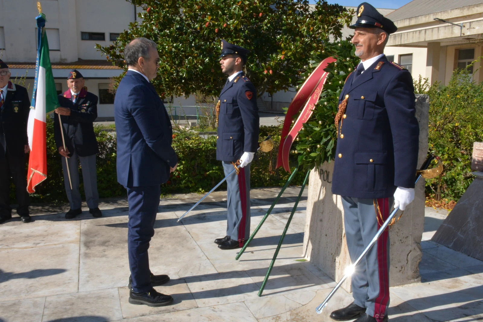  Vibo, il questore omaggia i Caduti della Polizia 