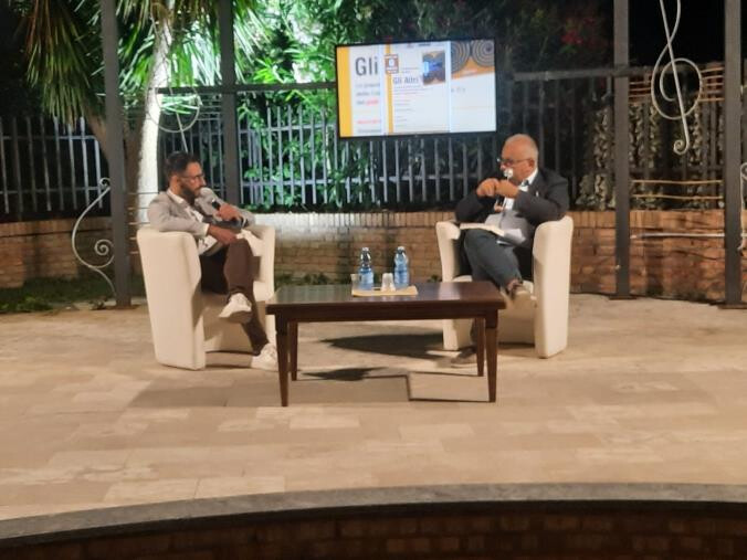 images Presentato il libro dell’archeologo Fabrizio Mollo nel giardino di Palazzo del Trono a Cetraro