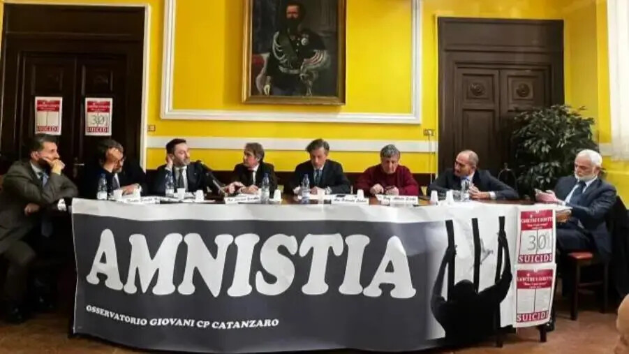 Catanzaro si unisce alla lotta nazionale contro i suicidi in carcere images Catanzaro si unisce alla lotta nazionale contro i suicidi in carcere