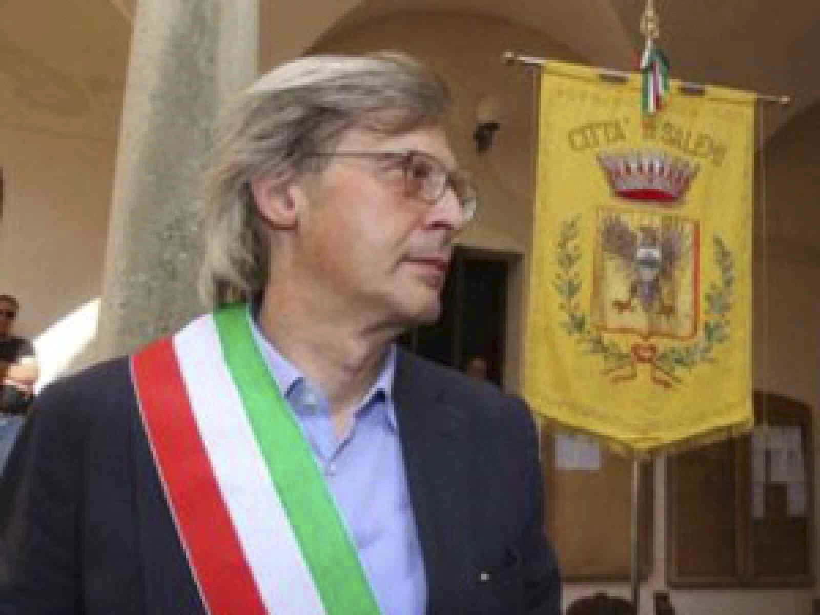 images A Vittorio Sgarbi il premio speciale Badolato di Calabria contro lo spopolamento