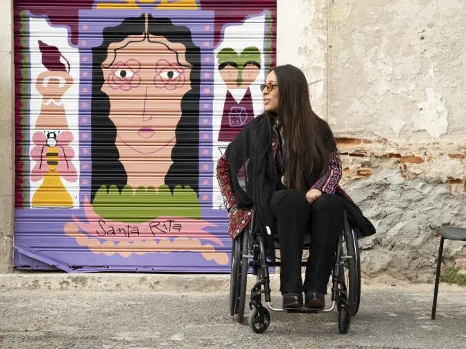 images A Cosenza un’opera pubblica di Cecilia Sammarco ridà forma ai simboli della devozione popolare