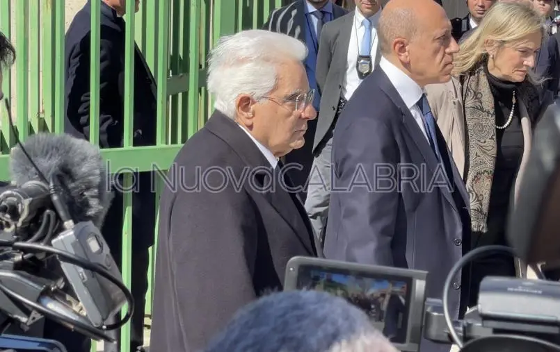 images Strage migranti, Mattarella a Crotone: la folla lo accoglie al grido di “Giustizia!” (VIDEO)