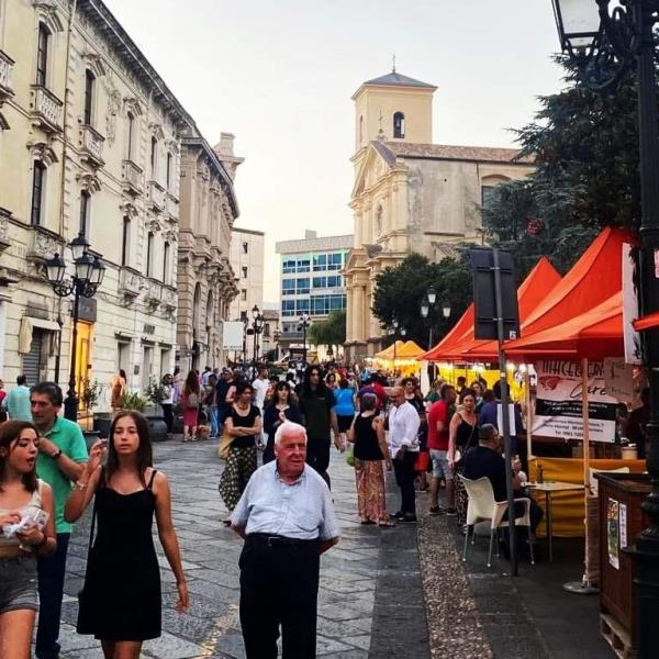 Successo per la prima serata di “Neshimu Village”: Catanzaro viva d'estate come non mai e stasera si raddoppia images Successo per la prima serata di “Neshimu Village”: Catanzaro viva d'estate come non mai e stasera si raddoppia