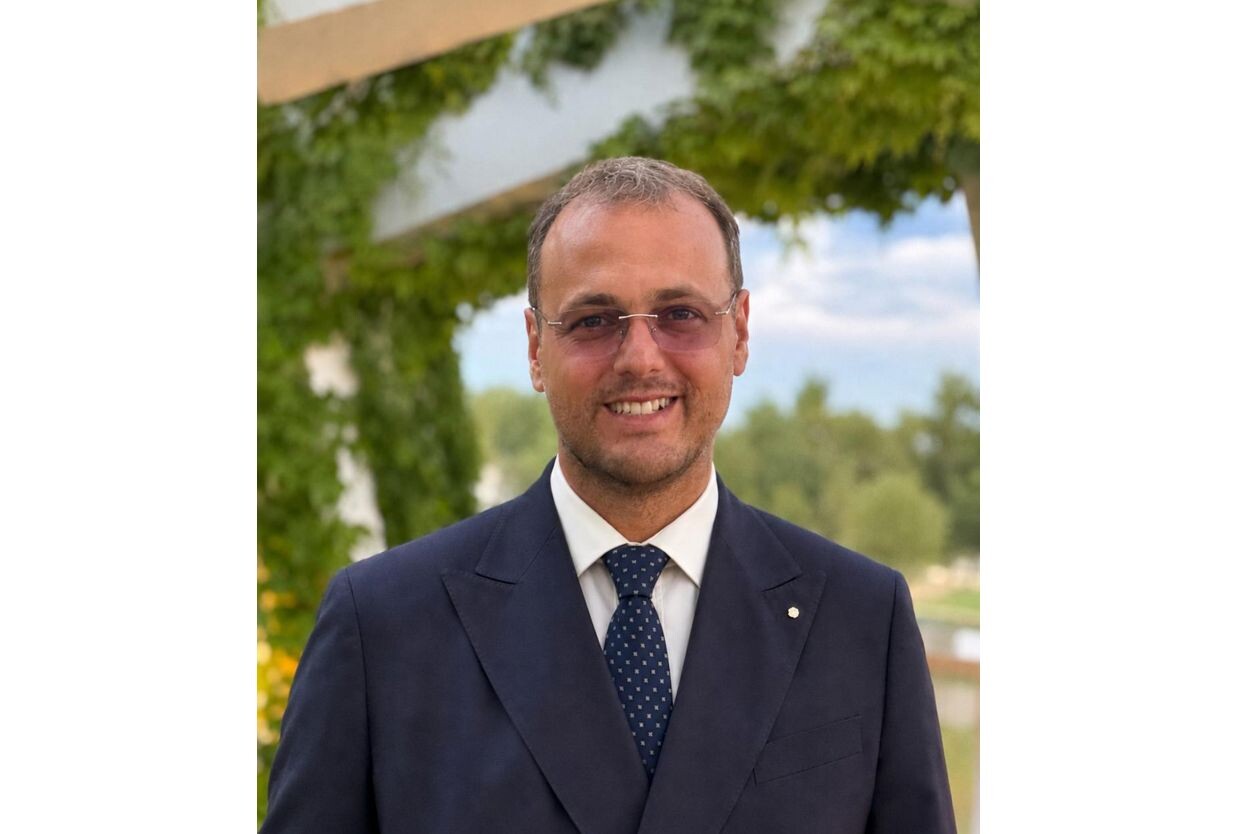 Lions, il nuovo anno sociale si apre tra servizio e cultura: a Catanzaro il governatore Canetti e la “Targa Lions” a Gioacchino Criaco images Lions, il nuovo anno sociale si apre tra servizio e cultura: a Catanzaro il governatore Canetti e la “Targa Lions” a Gioacchino Criaco