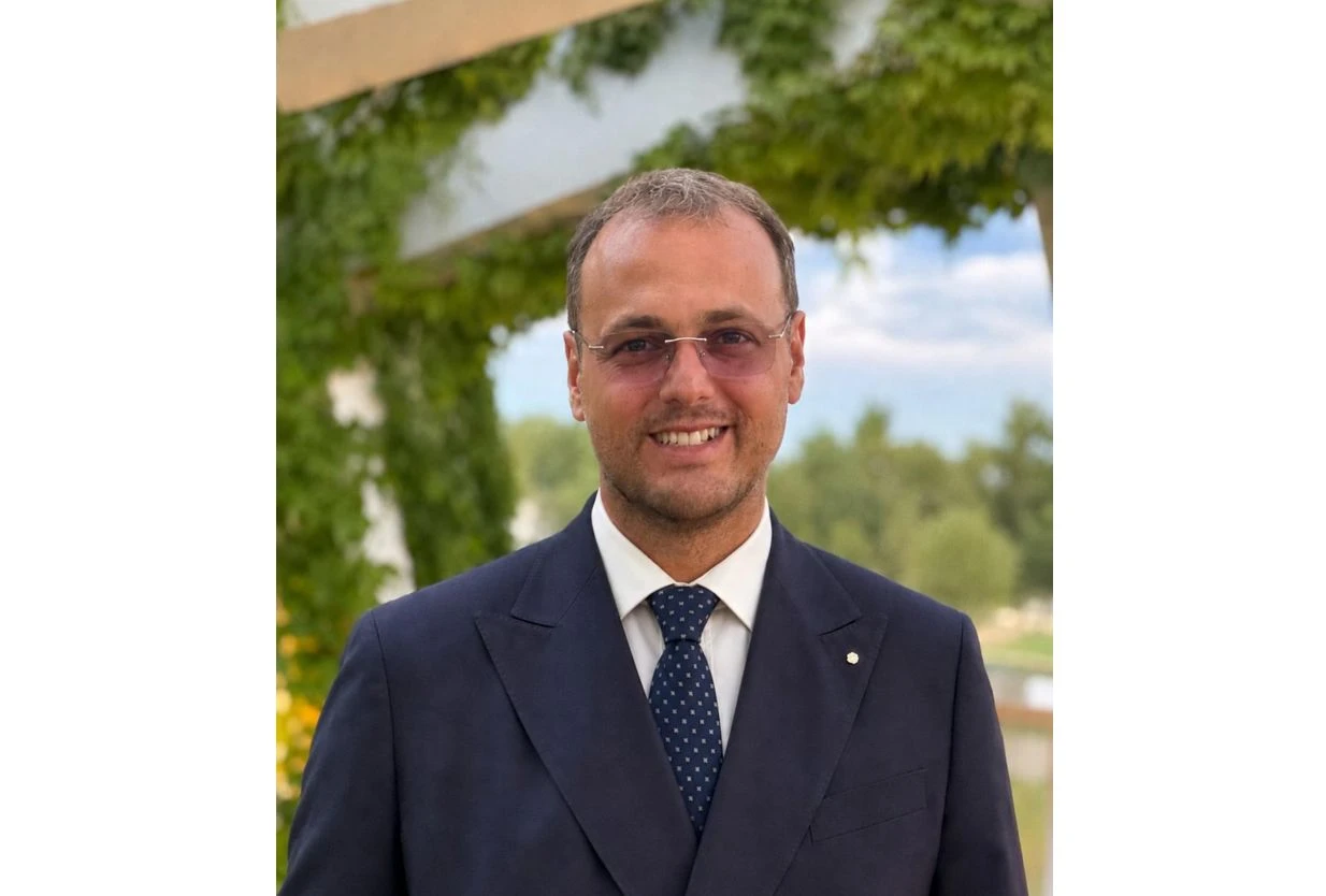 Lions, il nuovo anno sociale si apre tra servizio e cultura: a Catanzaro il governatore Canetti e la “Targa Lions” a Gioacchino Criaco