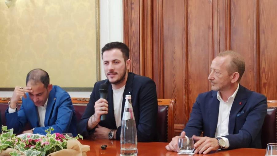 Presentata a Reggio la mostra "Rara Avis" dell'orafo scultore Antonio Affidato: aprirà i battenti il 9 luglio images Presentata a Reggio la mostra "Rara Avis" dell'orafo scultore Antonio Affidato: aprirà i battenti il 9 luglio