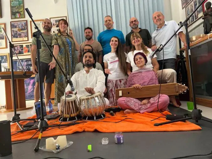 images A Catanzaro il grande tablista Suraj Nirwan e la maestra di canto indiano Michela Commisso