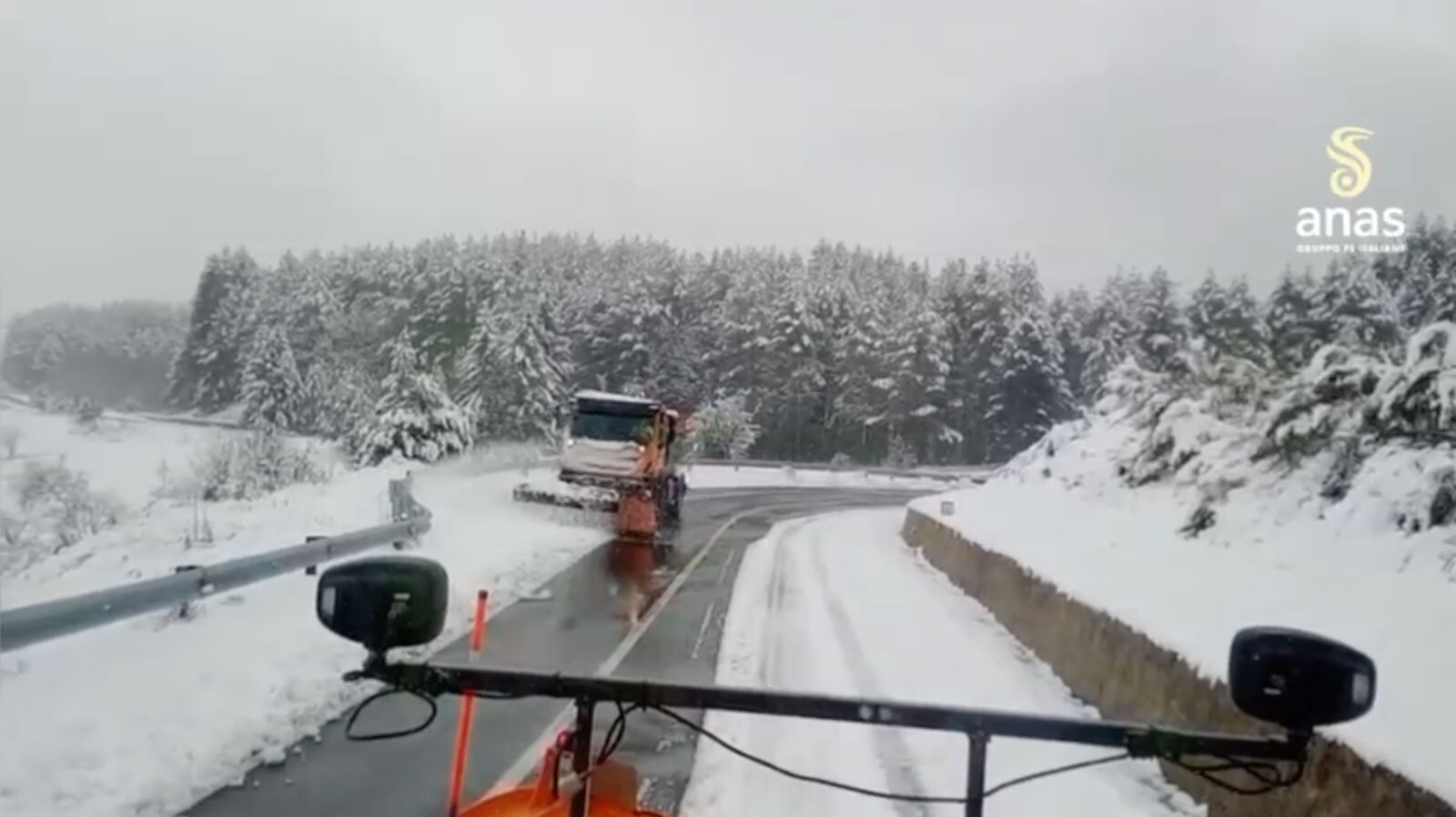 images Maltempo e neve a quote basse: personale Anas in azione su tutta la rete calabrese