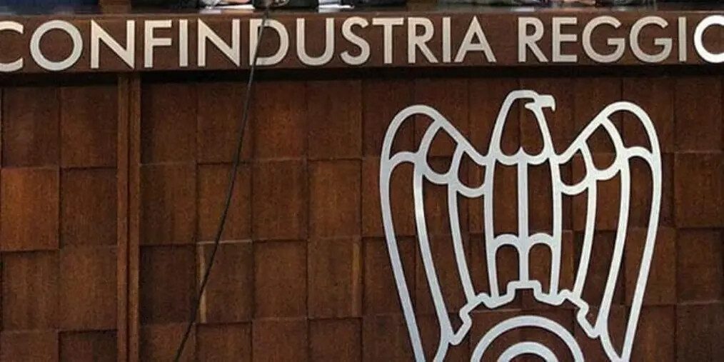 images In fiamme concessionaria Ionà, Confindustria Reggio: "Siamo al fianco di chi costruisce futuro"