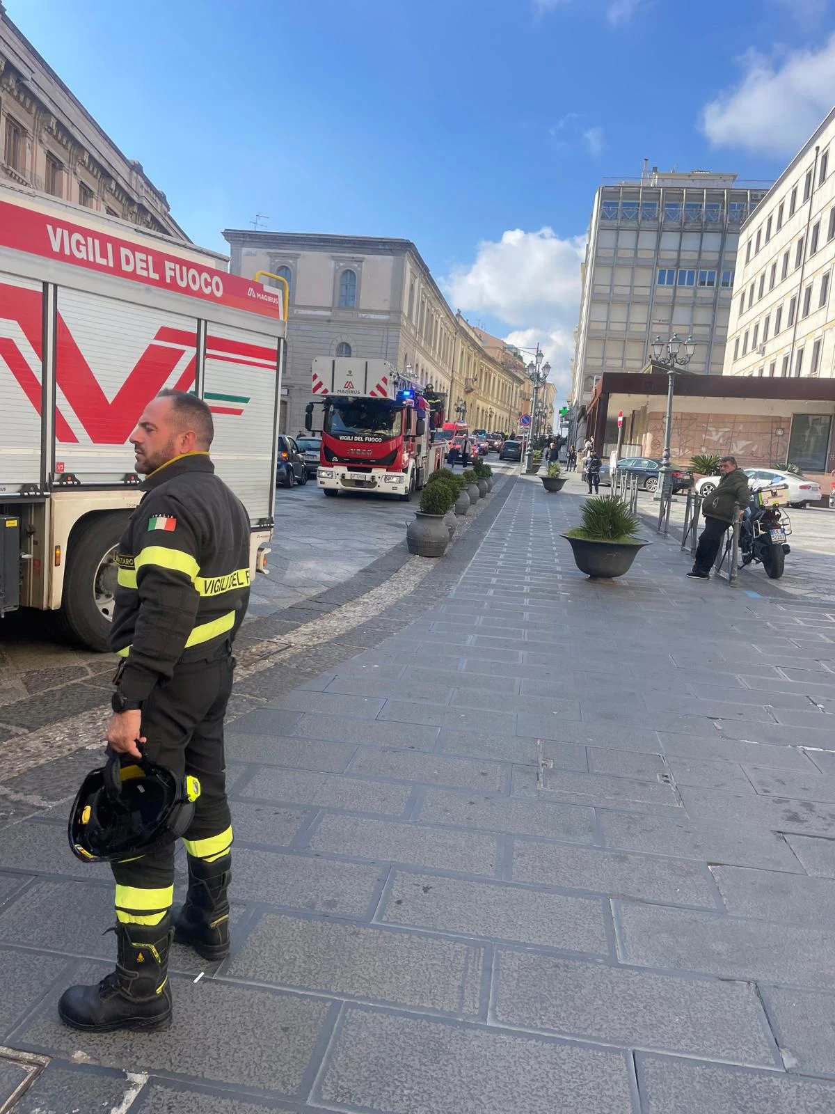 Catanzaro, all'Immacolata i funerali del vigile del fuoco scomparso dopo una lunga malattia 