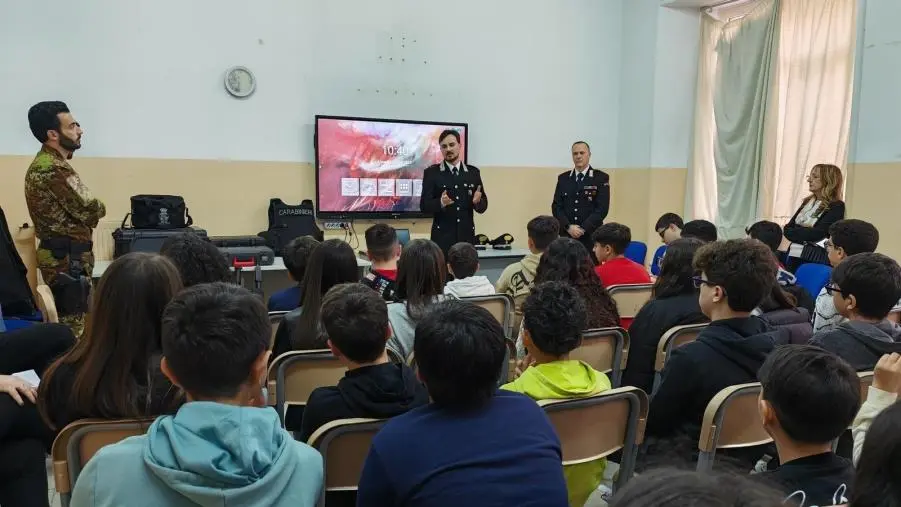 images Educazione alla legalità, proseguono gli incontri dei carabinieri nelle scuole reggine 