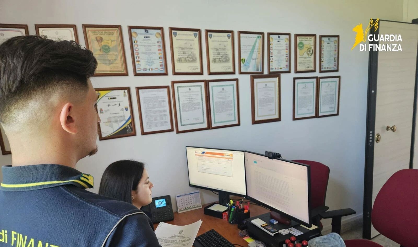 images Scommesse via WhatsApp e ricariche a distanza scoperte nel Vibonese: sequestrata una sala 