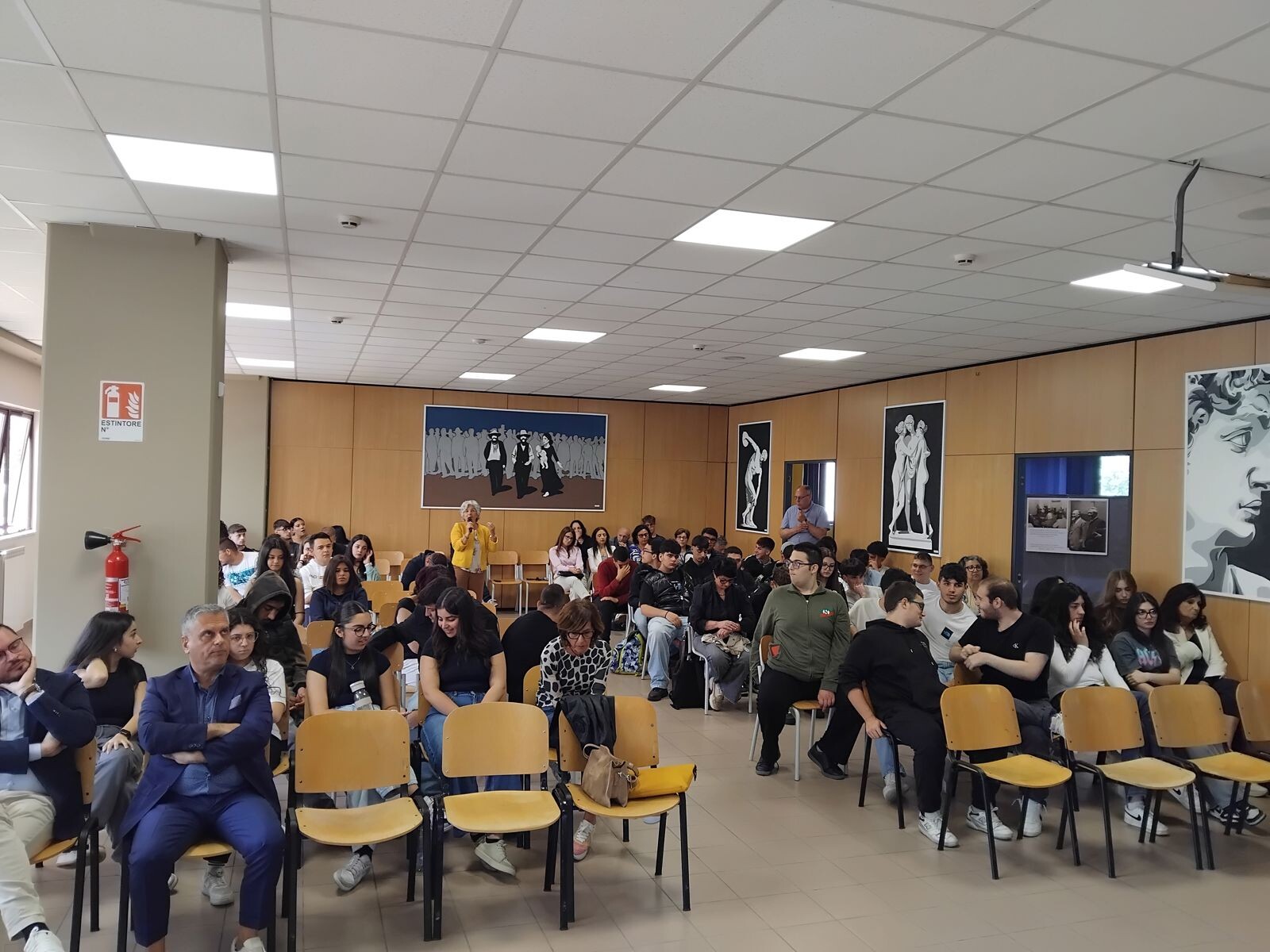 images Decollatura,  l'Istituto "Costanzo" ospita Rocco Mangiardi e 'svela' l'opera dell'artista Carnevali