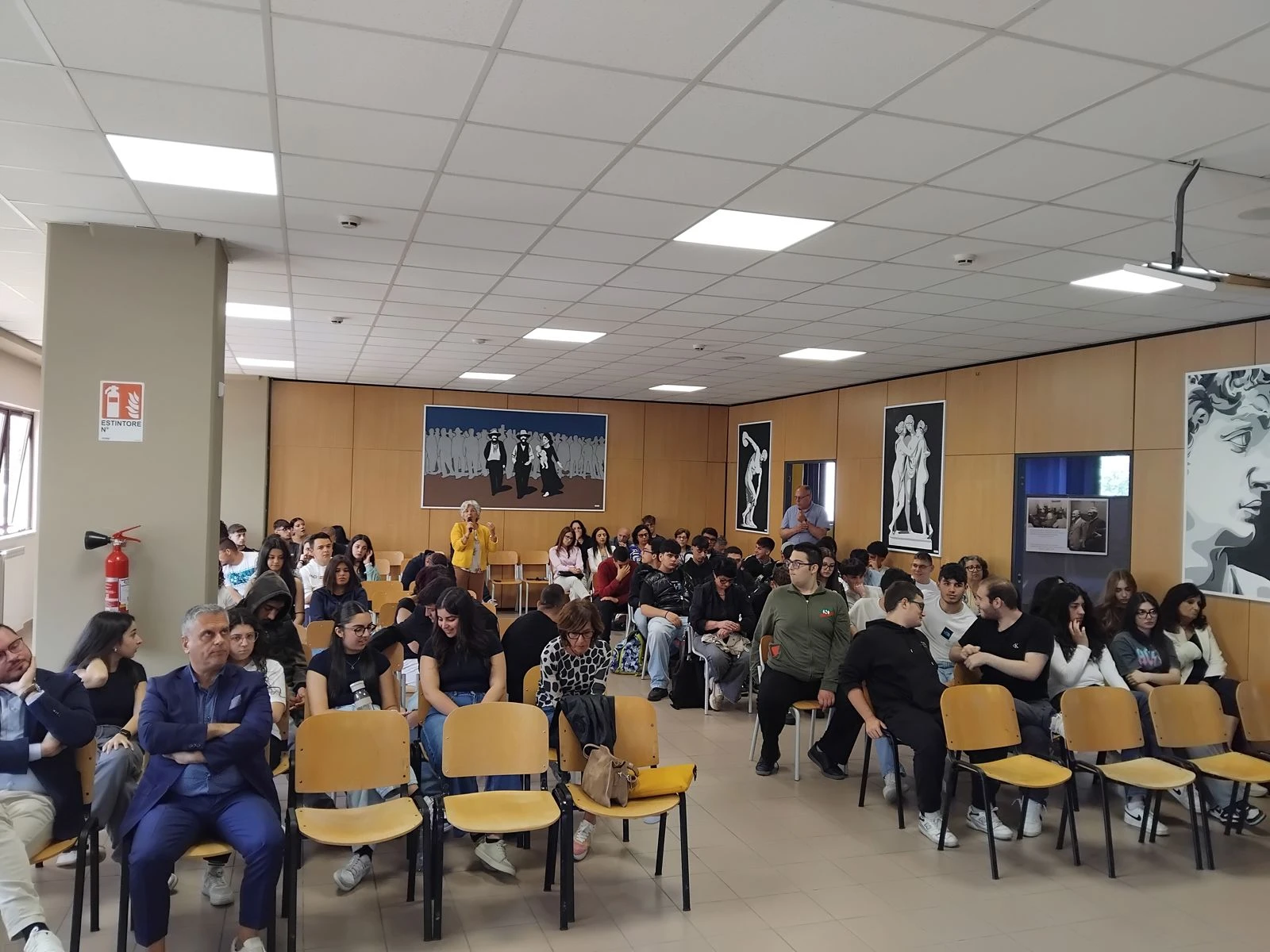 Decollatura,  l'Istituto "Costanzo" ospita Rocco Mangiardi e 'svela' l'opera dell'artista Carnevali