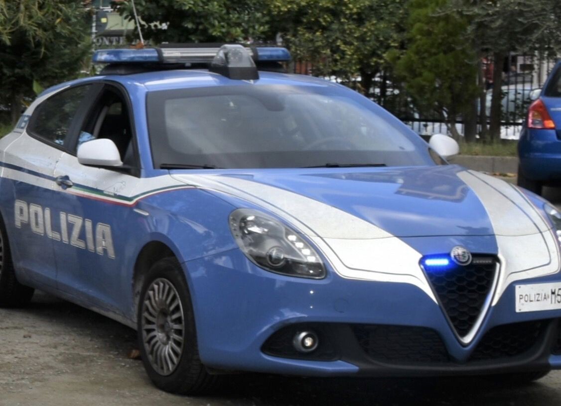 Crotone, spaccio di sostanze stupefacenti: la Polizia arresta due giovani images Crotone, spaccio di sostanze stupefacenti: la Polizia arresta due giovani