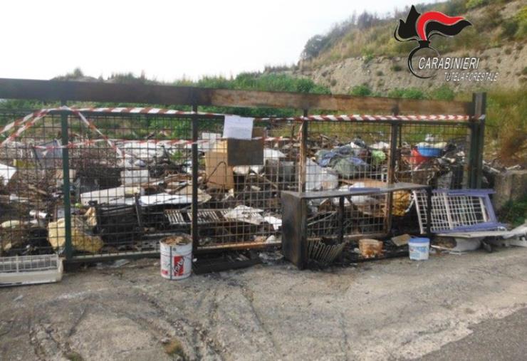 Simeri Crichi, gestione illecita e combustione di rifiuti in sito comunale: denunciate 2 persone e sequestrata un’area di 200 mq images Simeri Crichi, gestione illecita e combustione di rifiuti in sito comunale: denunciate 2 persone e sequestrata un’area di 200 mq