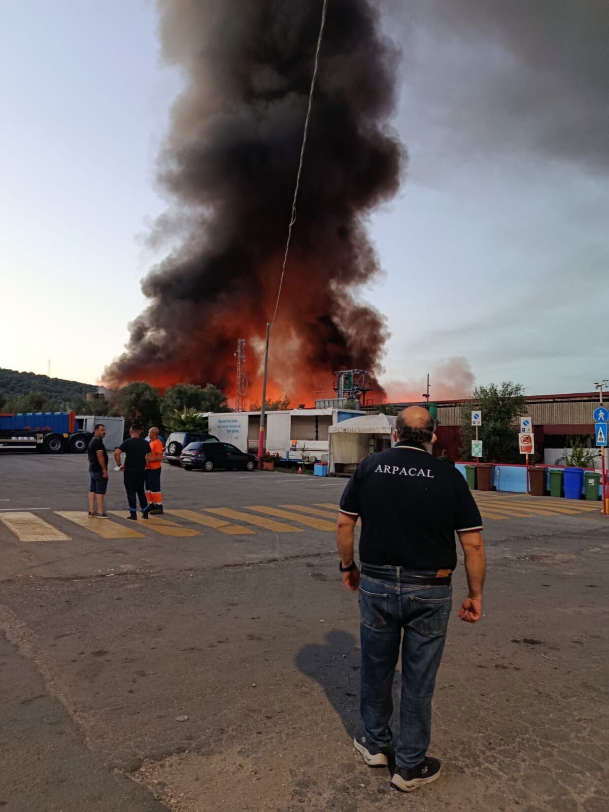 images Incendio alla Poly2Oil di Palmi, ARPACAL pronta al monitoraggio ambientale dopo la messa in sicurezza