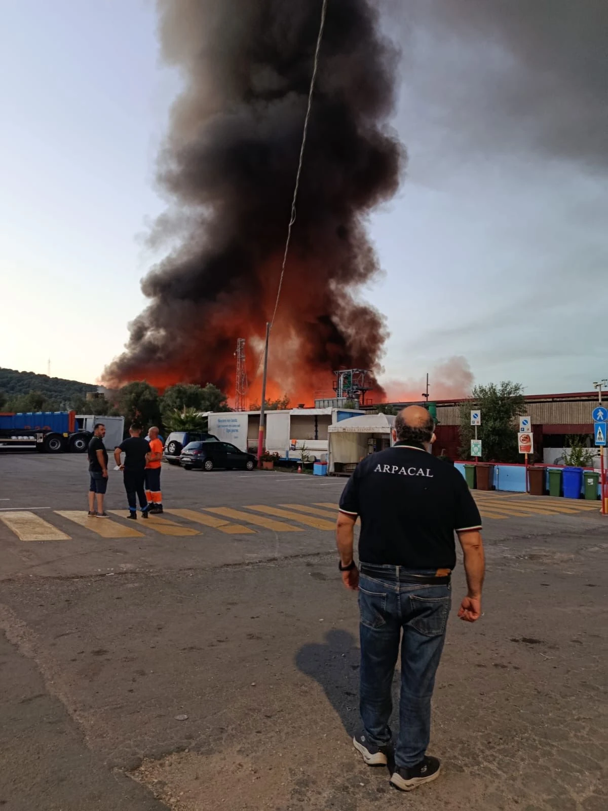 Incendio alla Poly2Oil di Palmi, ARPACAL pronta al monitoraggio ambientale dopo la messa in sicurezza
