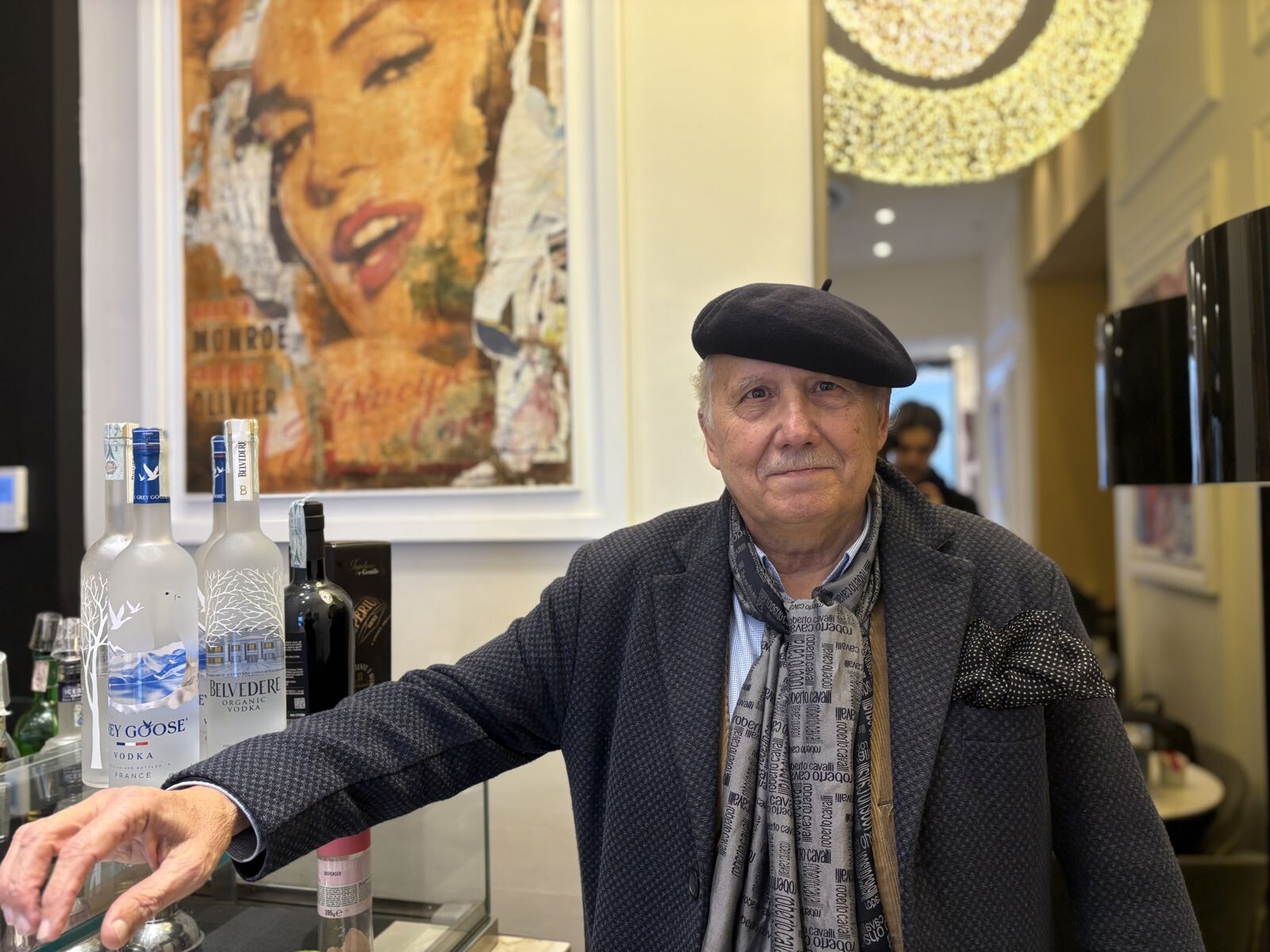 images Catanzaro, lo strappo che non invecchia: Mimmo Chirillo omaggia il Maestro Rotella (VIDEO)