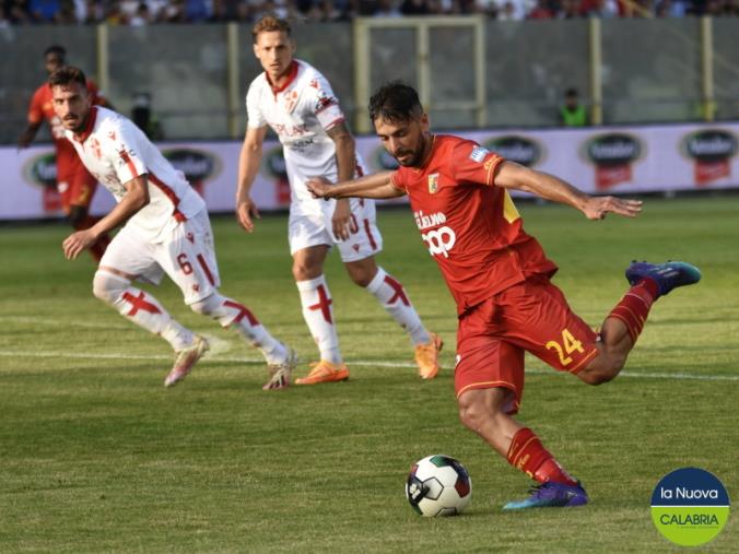 images Play-off, tifoseria in fermento: oltre 1500 tifosi del Catanzaro all'Euganeo di Padova per la semifinale di ritorno