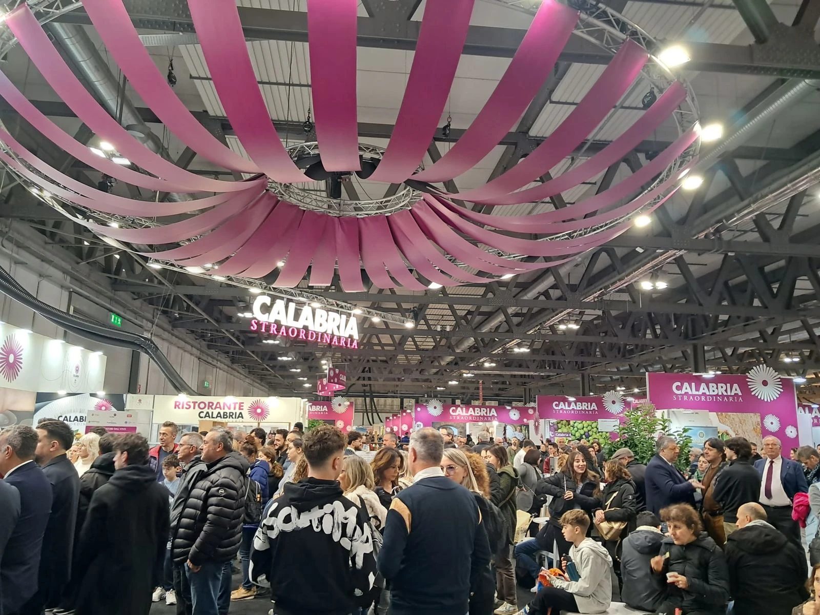 La Calabria inaugura Artigiano in Fiera: 37 operatori per raccontare il saper fare regionale