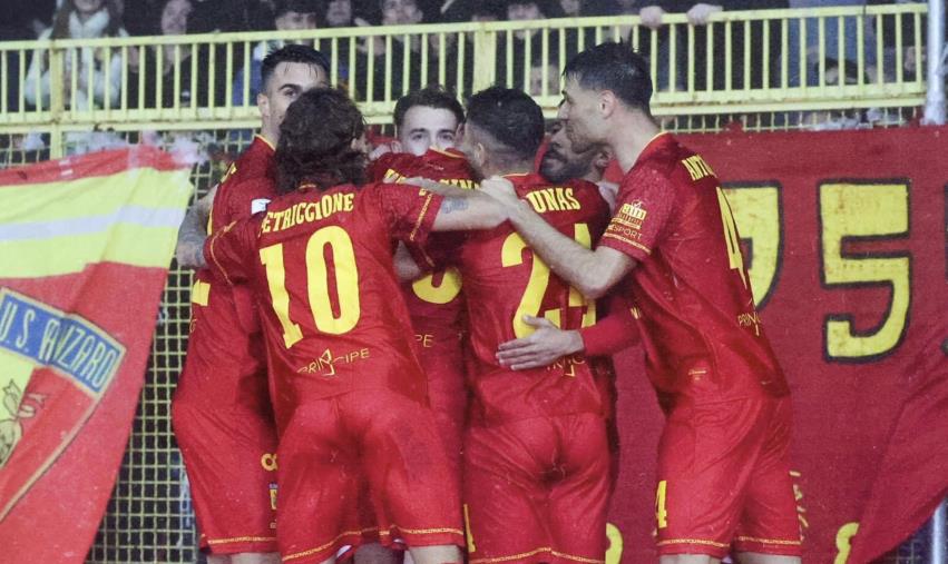 images Il corsivo giallorosso. Il violino di Vandeputte e un tocco da maestro di Iemmello: il bel concerto al Ceravolo