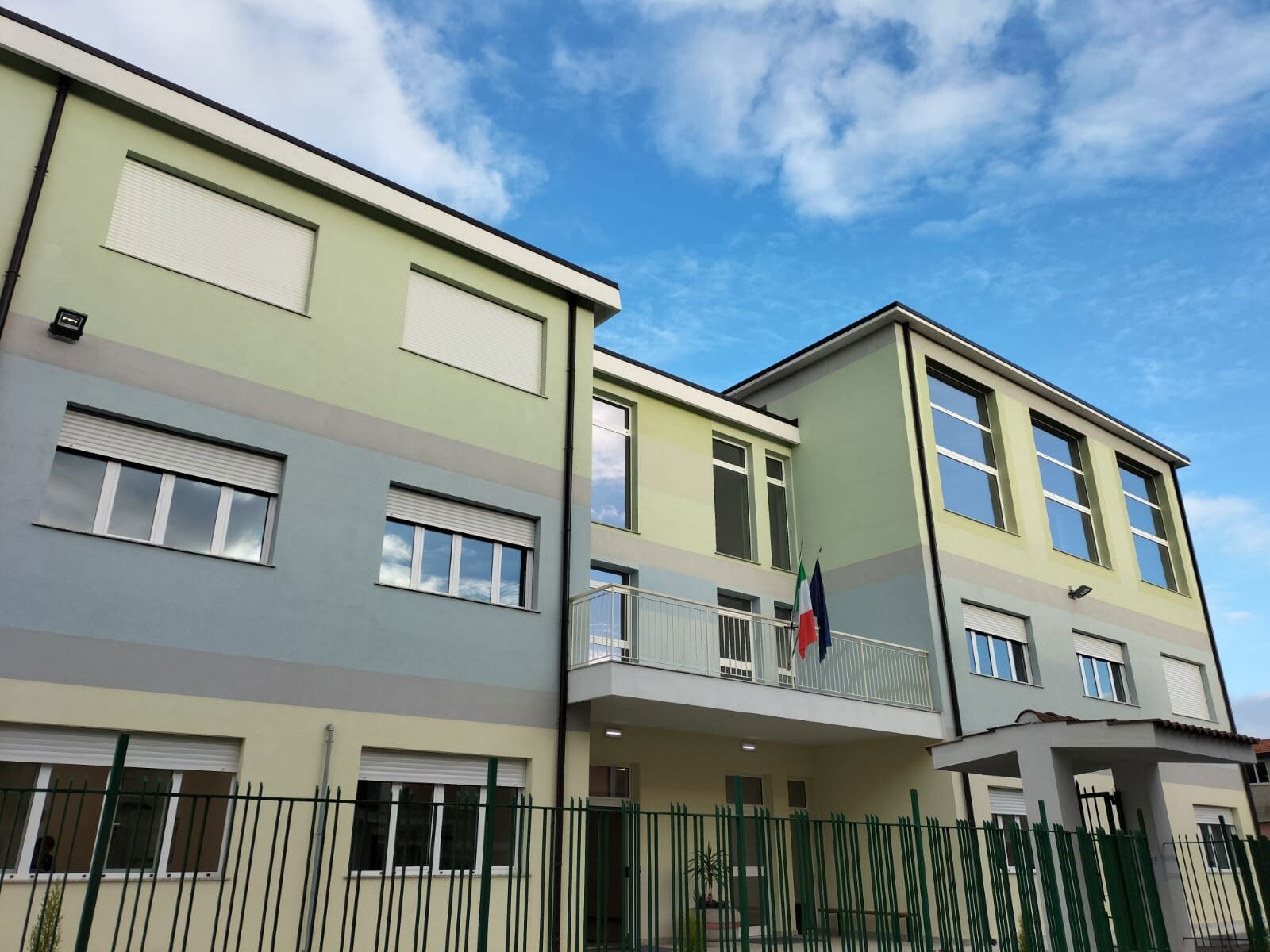 images Solidarietà corale alla Dirigente Scolastica di Girifalco dopo la grave aggressione