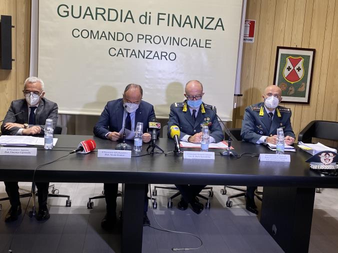 'Ndrangheta e appalti, operazione "Coccodrillo". Gratteri: "Imprenditori riuscivano a mimetizzarsi a seconda dell'interlocutore" images 'Ndrangheta e appalti, operazione "Coccodrillo". Gratteri: "Imprenditori riuscivano a mimetizzarsi a seconda dell'interlocutore"