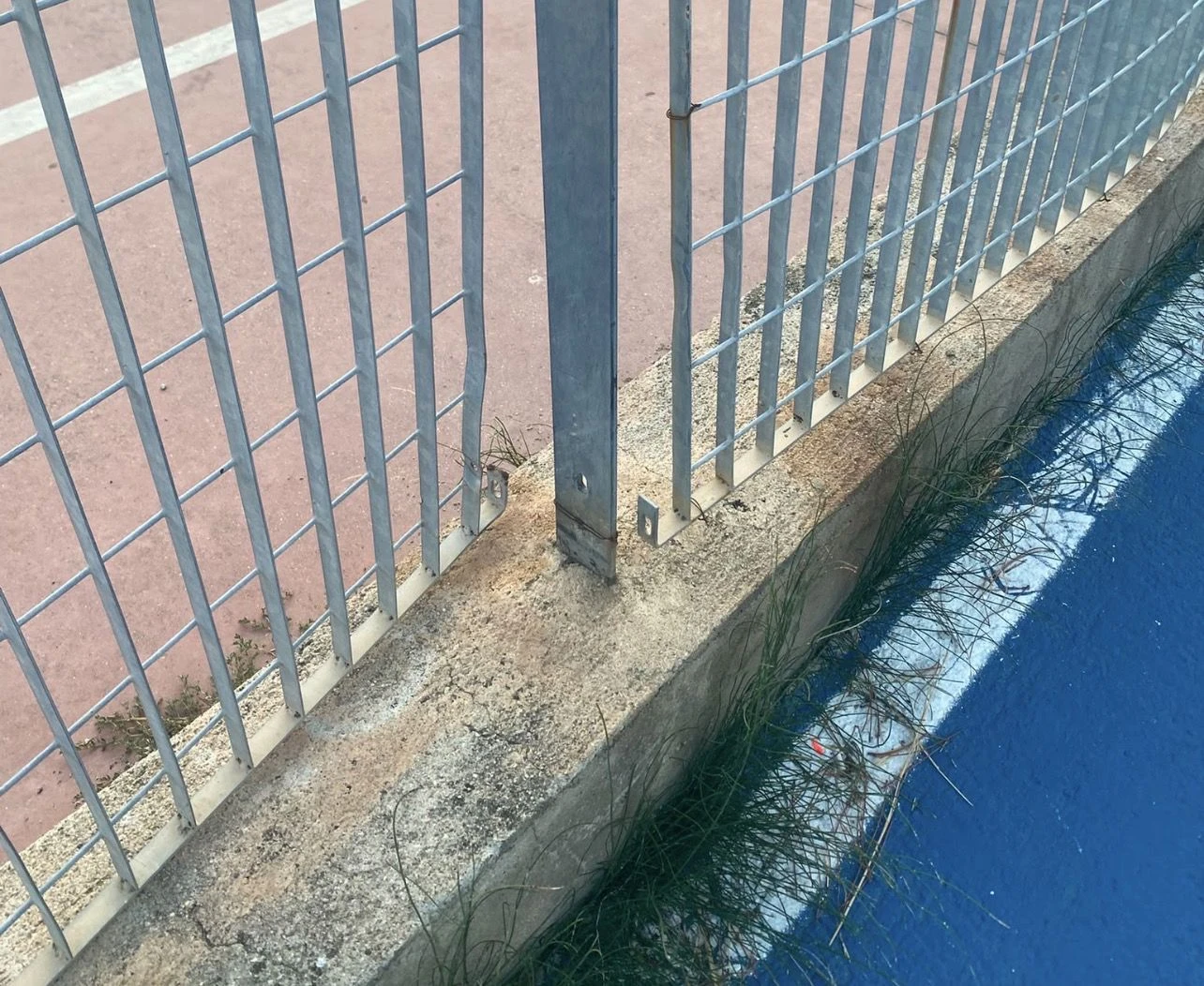 Recinzione dei campetti nel quartiere Corvo di Catanzaro, Costa: “Situazione che va risolta subito”