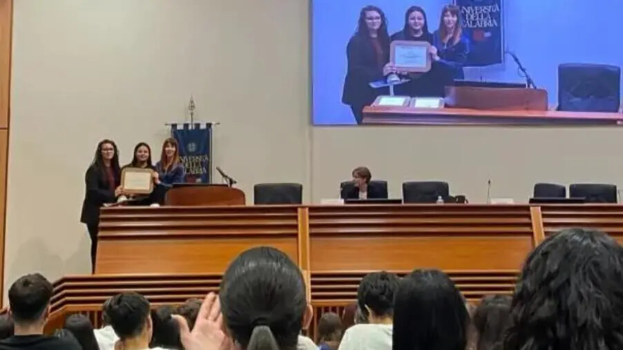 images Chiaravalle, le classi quarte dell’IIS 'Ferrari' vincono il premio “Socialmente Impegnati” in Scuole Ecorecord