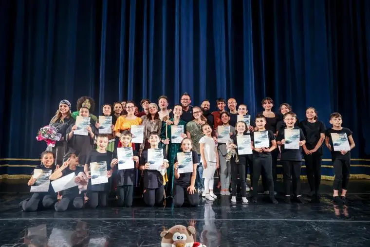 Tiriolo, gli allievi della Scuola di Teatro “Enzo Corea” presentano il saggio finale 'Oltremare' images Tiriolo, gli allievi della Scuola di Teatro “Enzo Corea” presentano il saggio finale 'Oltremare'