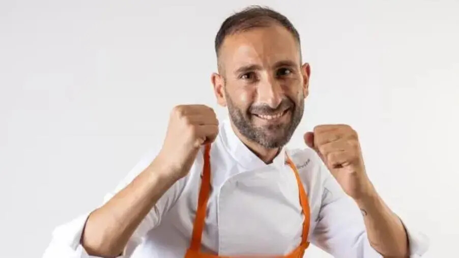 images Luigi Zampina, il pizzaiolo catanzarese campione del mondo premiato con una targa dall'Amministrazione Comunale