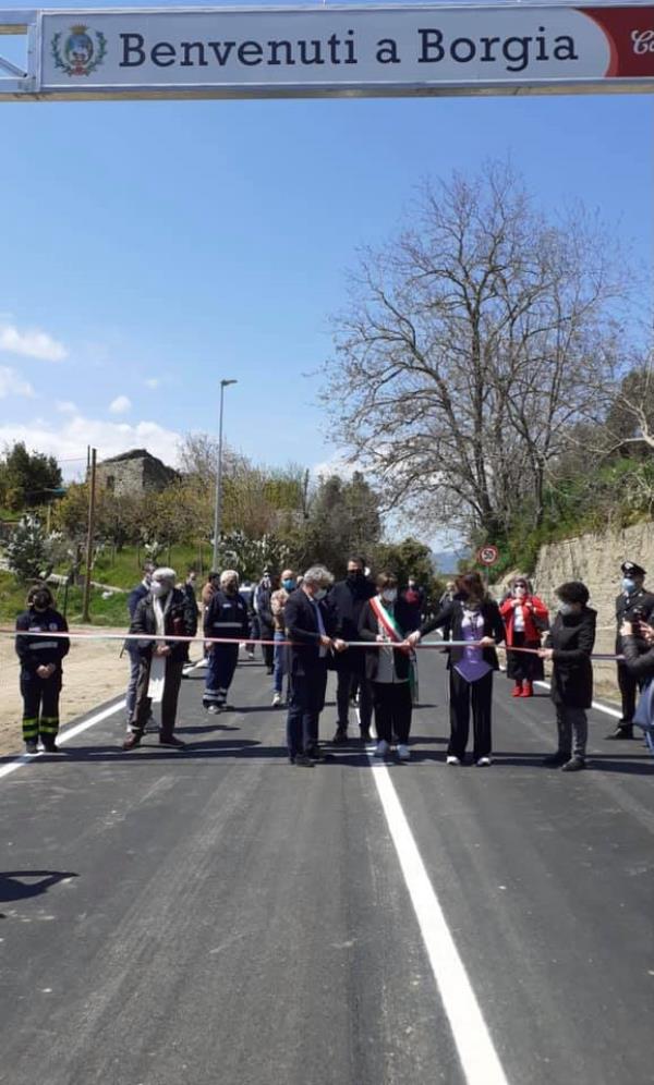 Borgia. Il sindaco inaugura il nuovo "Pilacco": "La discesa renderà più agevole arrivare a Roccelletta" images Borgia. Il sindaco inaugura il nuovo "Pilacco": "La discesa renderà più agevole arrivare a Roccelletta"