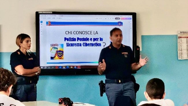 “Una Vita da Social”, la Polizia incontra gli studenti di Strongoli Marina e Torre Melissa