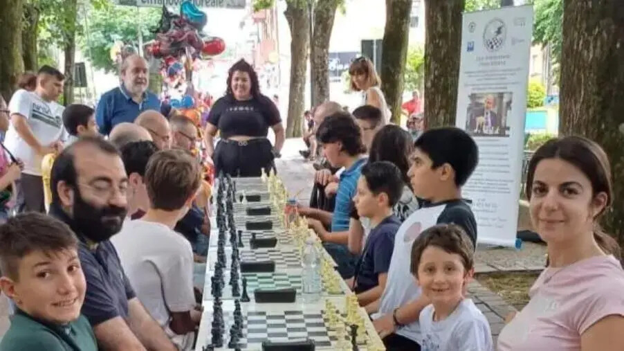Scacchi a scuola, si concludono con i tornei i progetti scolastici curati dall'A.s.d. Pushwooders’ Chess Academy di Catanzaro images Scacchi a scuola, si concludono con i tornei i progetti scolastici curati dall'A.s.d. Pushwooders’ Chess Academy di Catanzaro