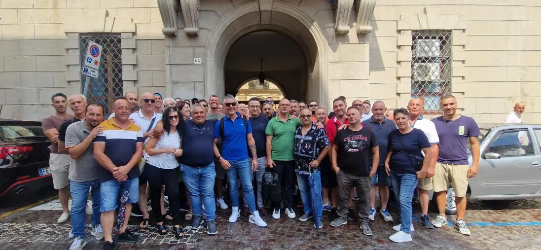 images Appalto rifiuti a Catanzaro, sindacati e lavoratori Sieco in Comune: a rischio 34 posti di lavoro