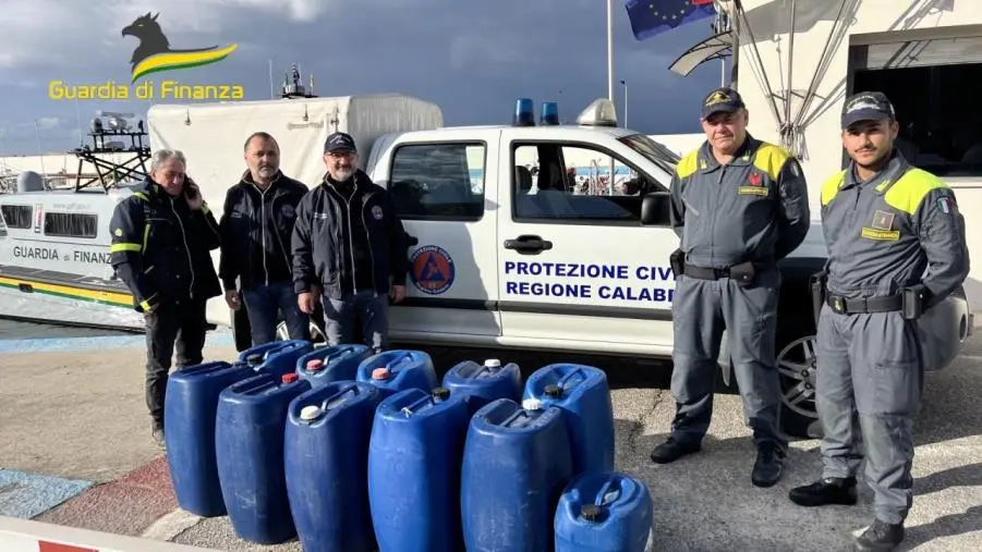 Donati alla Protezione Civile 400 litri di carburante confiscato dalla Finanza images Donati alla Protezione Civile 400 litri di carburante confiscato dalla Finanza