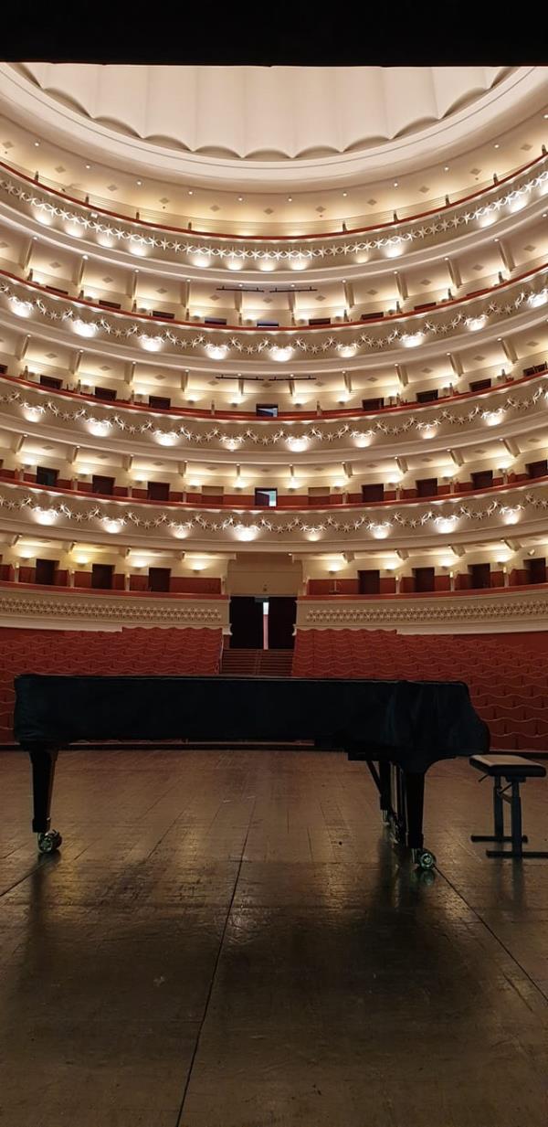 Catanzaro. Il Politeama riparte dal 25 maggio con la musica dal vivo images Catanzaro. Il Politeama riparte dal 25 maggio con la musica dal vivo