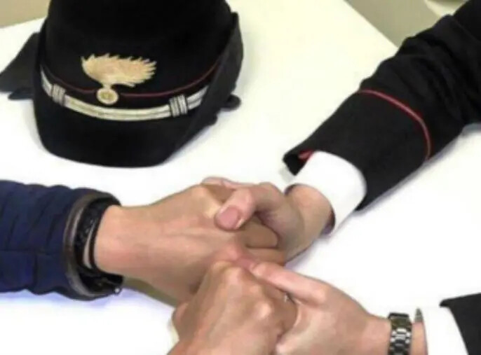 images Minacciava di morte con tanto di coltello la compagna: un arresto nel Crotonese  