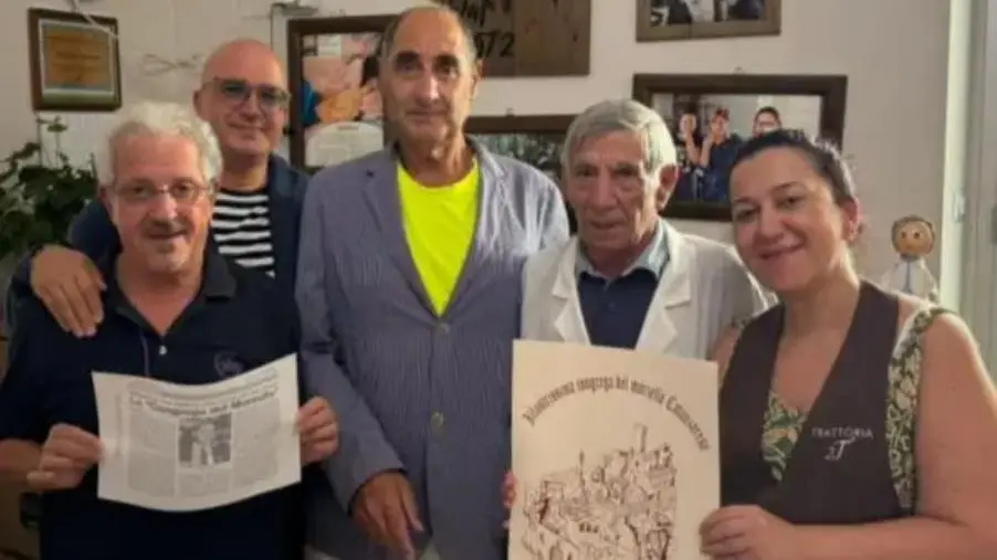 L'Illustrissima Congrega Catanzarese giudica "Eccellentissimo" il morzello di Talarico e gli consegna il prestigioso attestato
images L'Illustrissima Congrega Catanzarese giudica "Eccellentissimo" il morzello di Talarico e gli consegna il prestigioso attestato