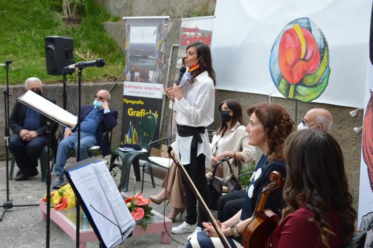 images Lamezia Terme. Davide Rocco Colacrai con la poesia “Cristo con violino” vince la II edizione del concorso "Anthurium nel cuore”