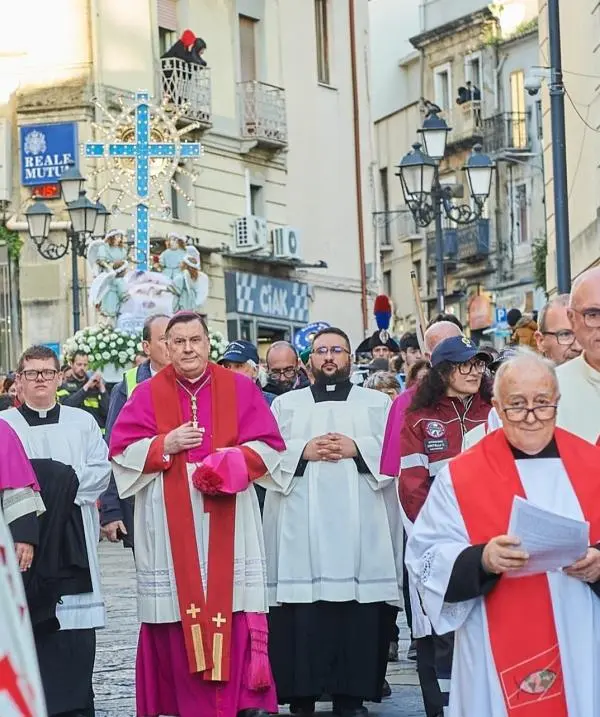 Venerdì Santo a Catanzaro, "Il silenzio che parla d’amore": l'omelia di mons. Maniago images Venerdì Santo a Catanzaro, "Il silenzio che parla d’amore": l'omelia di mons. Maniago