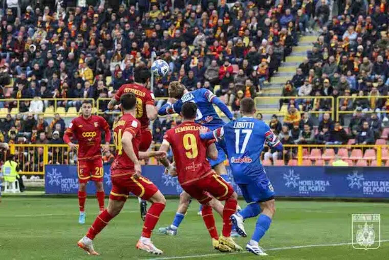 Aquile verso lo Zini di Cremona seguite da circa 1500 tifosi images Aquile verso lo Zini di Cremona seguite da circa 1500 tifosi