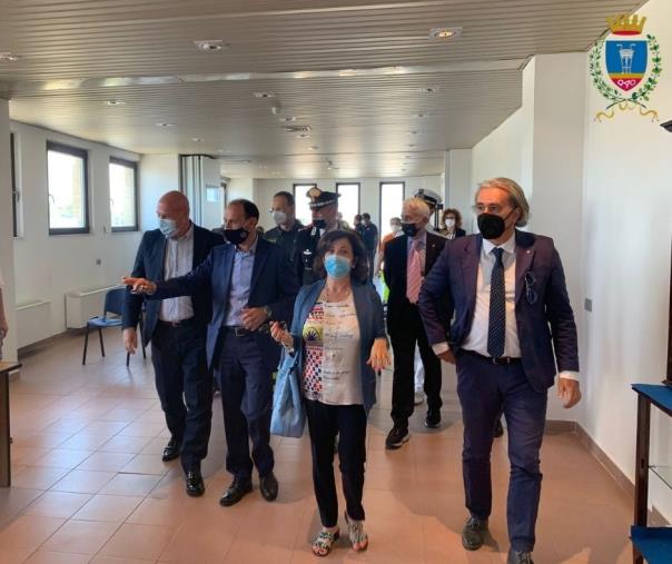 Crotone. Inaugurato l'Hub vaccinale all'aeroporto "Pitagora" (FOTO) images Crotone. Inaugurato l'Hub vaccinale all'aeroporto "Pitagora" (FOTO)
