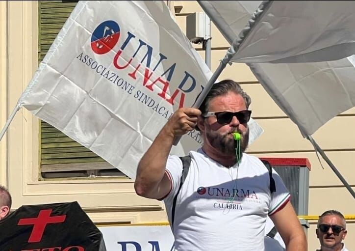 images Riccio (Unarma): "Basta trasformare qualsiasi storia di un carabiniere in una vicenda mediatica" 