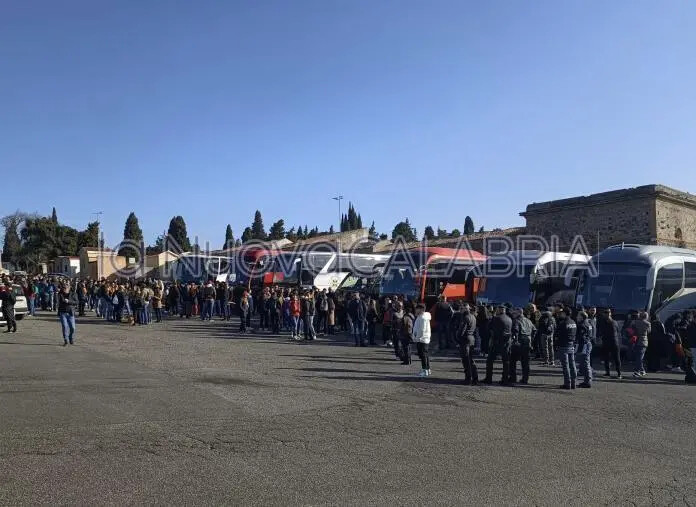 Parte l'esodo giallorosso verso Salerno: in 8 mila per il Catanzaro images Parte l'esodo giallorosso verso Salerno: in 8 mila per il Catanzaro