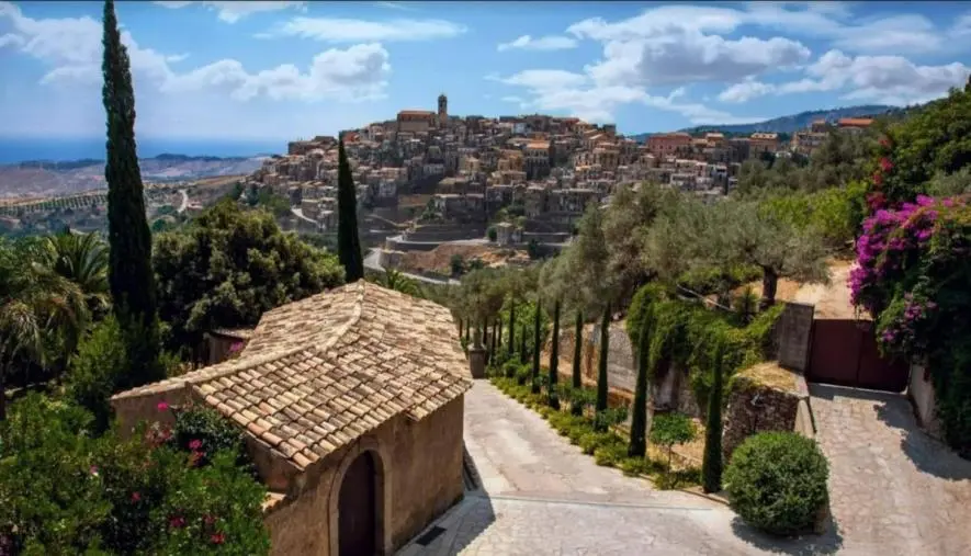 images Lettera a Tito, la Badolato di Rosy Audino da paese in vendita e borgo dell’accoglienza a Slow village