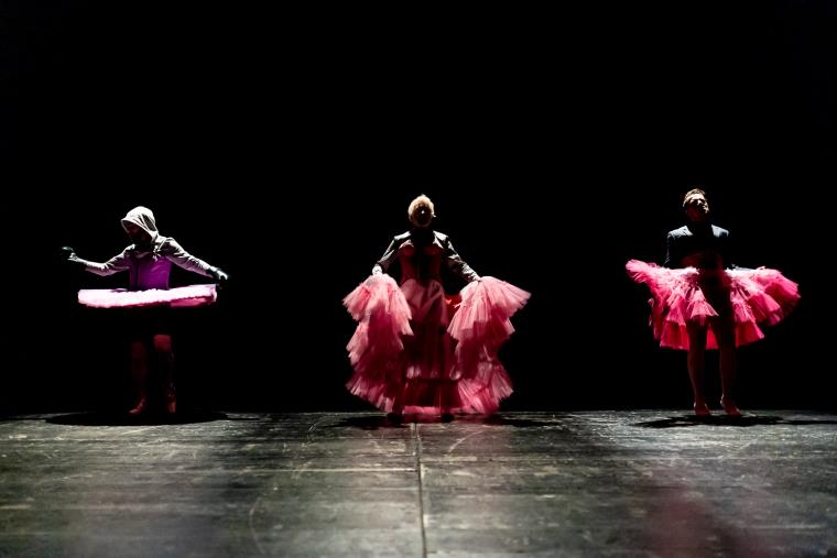 images “Badolato Summer Theatre ’21 – Artisti (sopravvissuti) in tempi di Covid (II)". Si parte domani con “L’altissimo Canto-In voce di Donna”