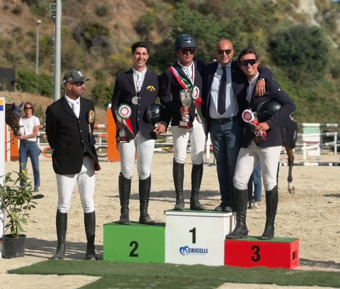 Valle dei Mulini incorona i campioni dell'equitazione calabrese: Vittorio Gariani trionfa nell'Assoluto (VIDEO) images Valle dei Mulini incorona i campioni dell'equitazione calabrese: Vittorio Gariani trionfa nell'Assoluto (VIDEO)