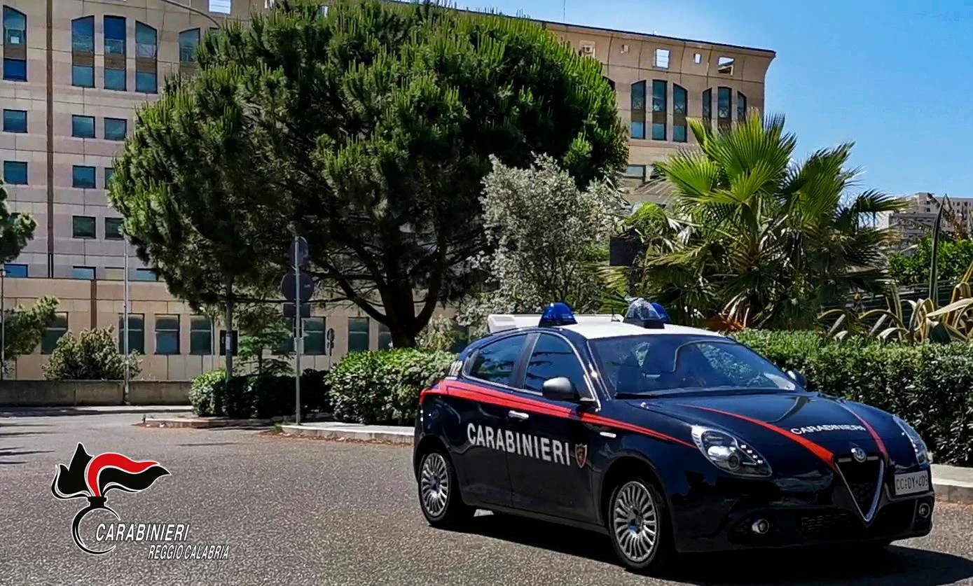 Reggio, ignora l'alt e mette a rischio i passanti: arrestato per la nuova "fuga pericolosa"